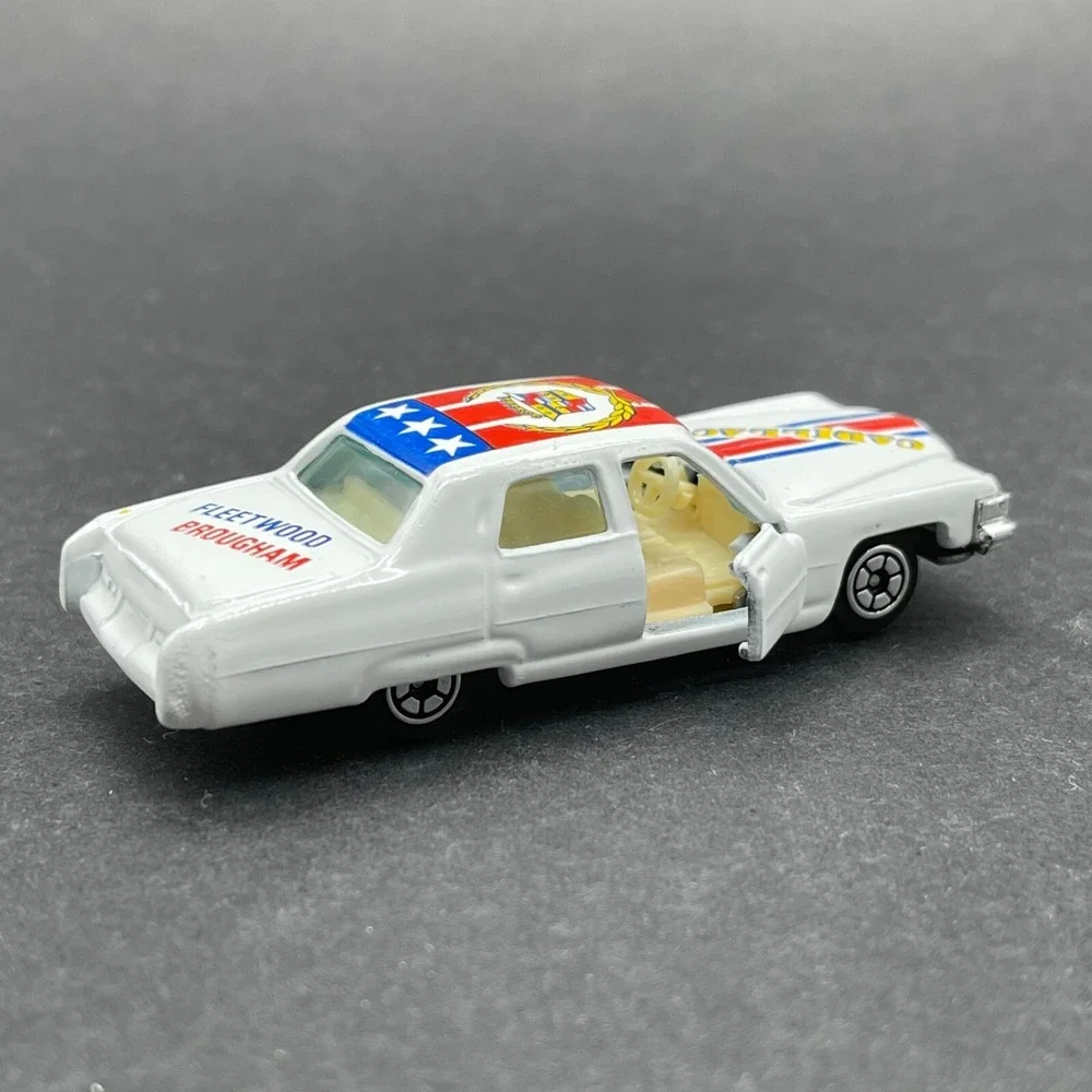 Yatming 1970's Cadillac Fleetwood Brougham Car White Diecast‎ 1/64 Opening Doors